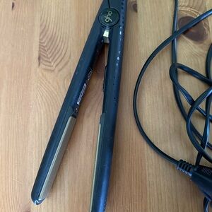 GHD Ceramic Black and Gold Hair Straightener - AUS plug